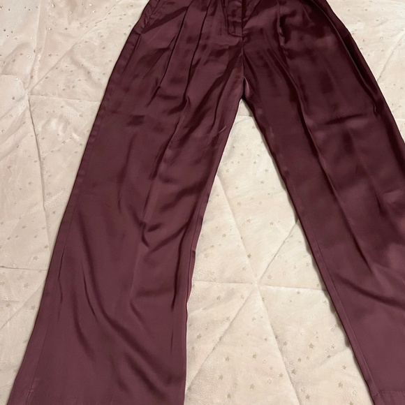 Abercrombie Plum Matching Set (top and bottom) in XS - Picture 4 of 9